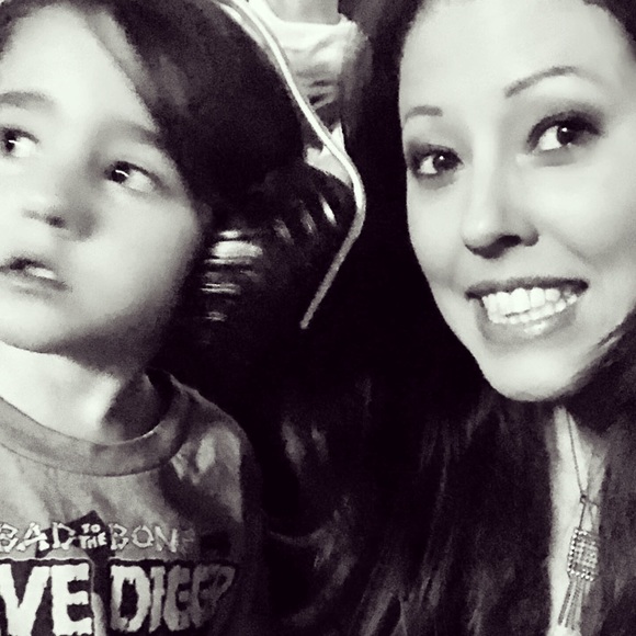 Meet your Posher, Anna - Picture 3 of 5